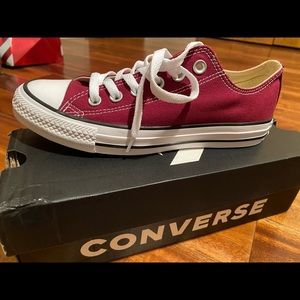 Maroon Converse All star Ox